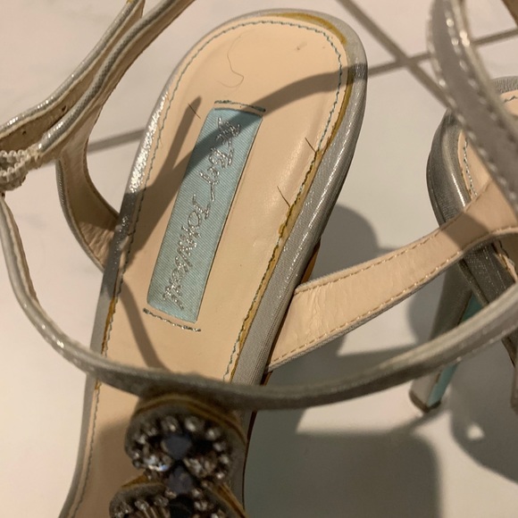 STUNNING Betsey Johnson Pumps (10) - Picture 3 of 6